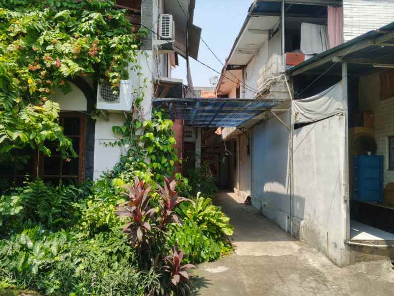 dijual rumah tua di tanjung duren jakarta barat
