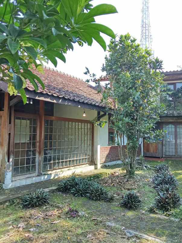 dijual rumah tubagus ismail dago