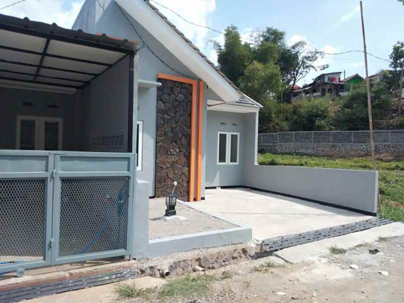 dijual rumah ujung berung