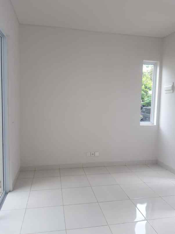 dijual rumah vanya park bsd