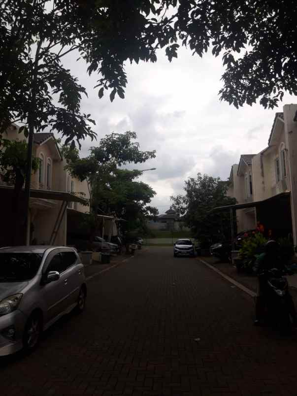 dijual rumah vanya park bsd