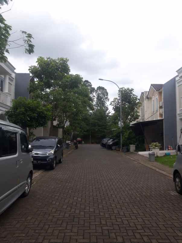 dijual rumah vanya park bsd