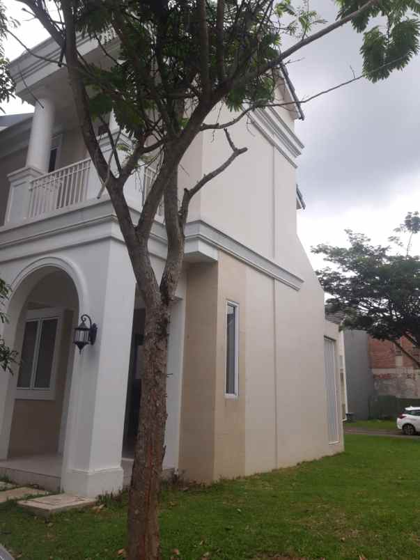 dijual rumah vanya park bsd