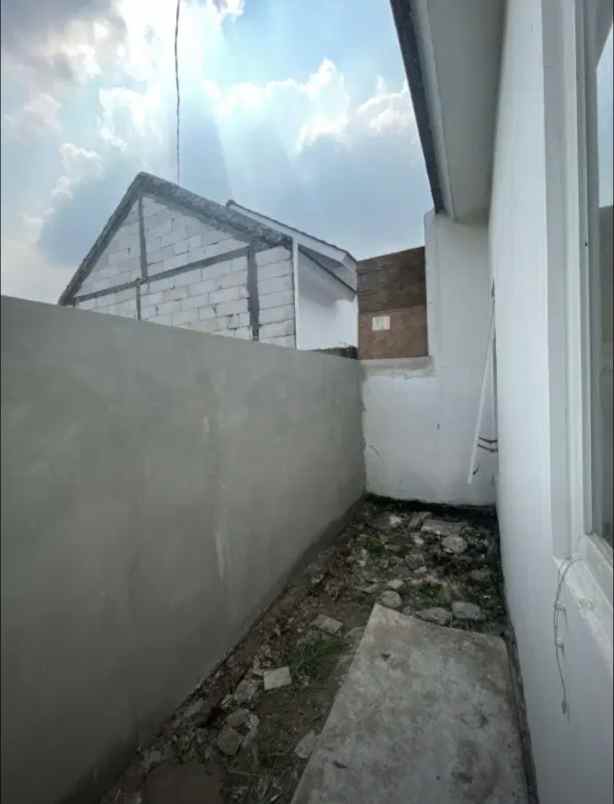 dijual rumah velvet legundi