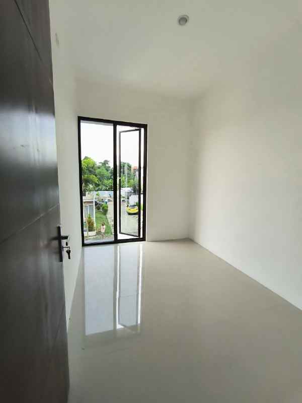 dijual rumah velvet legundi