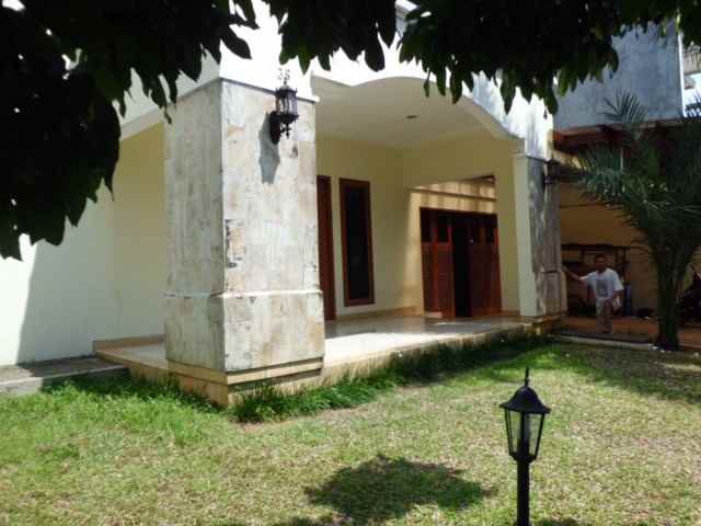 dijual rumah vila sawo cipete utara