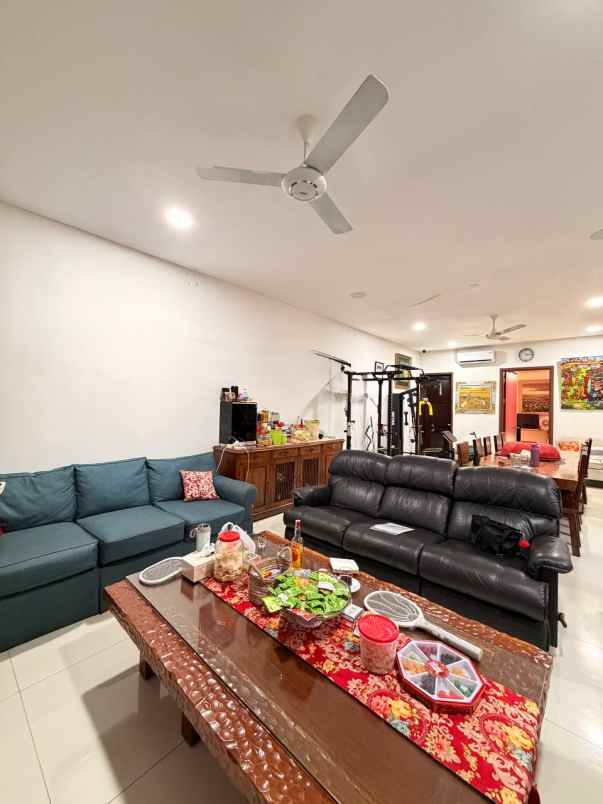 dijual rumah villa pondok indah