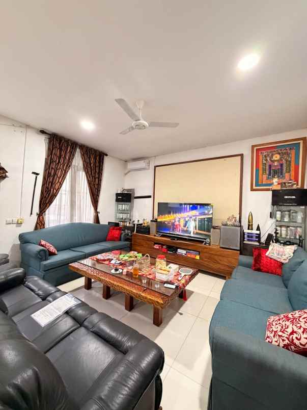 dijual rumah villa pondok indah