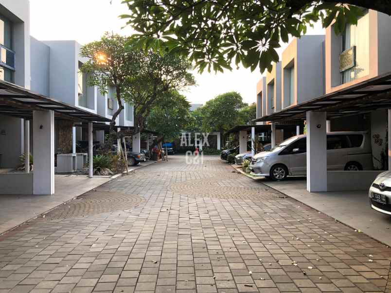 dijual rumah villasa townhouse setu