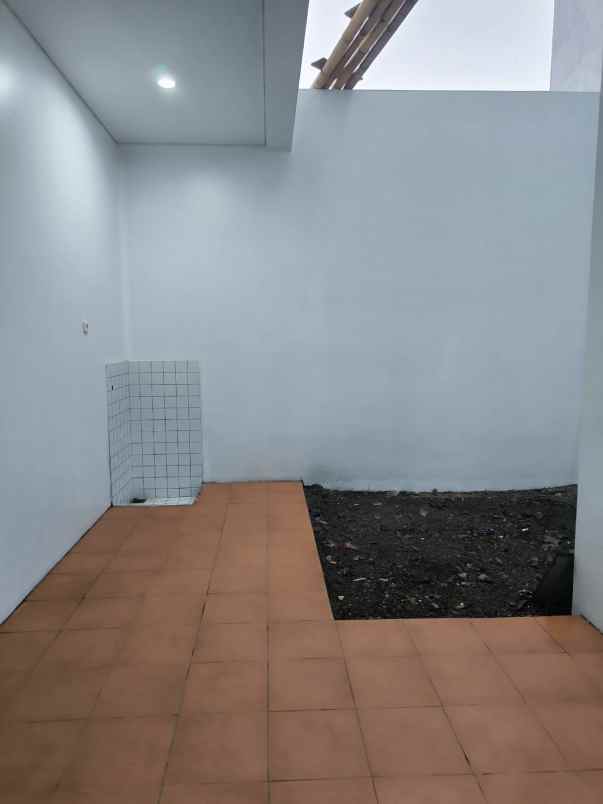 dijual rumah vista hanjuang