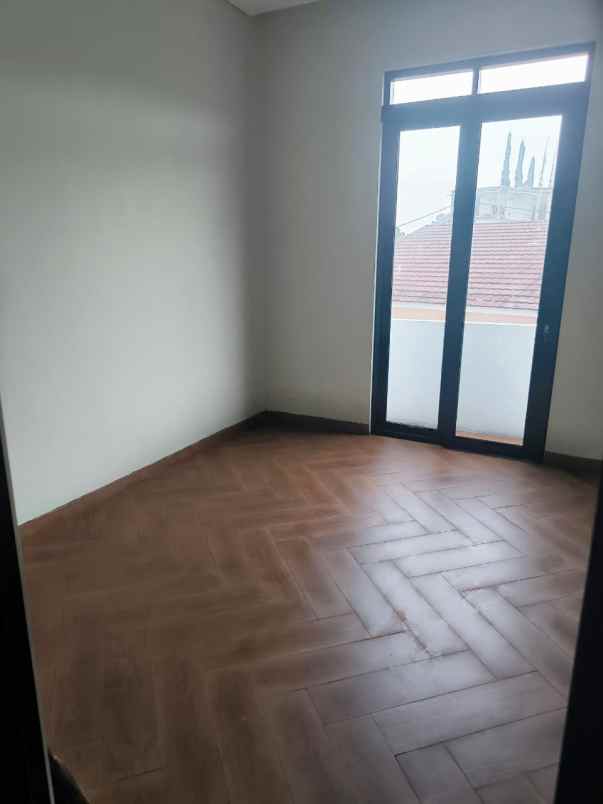 dijual rumah vista hanjuang