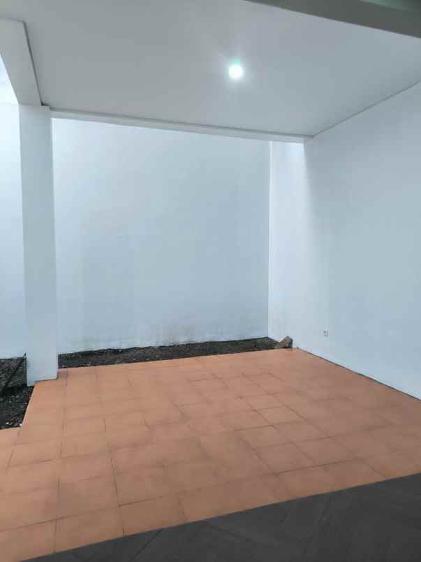 dijual rumah vista hanjuang