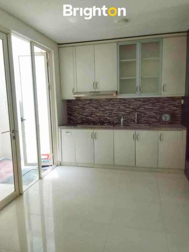 dijual rumah zimbali costa pakuwon city