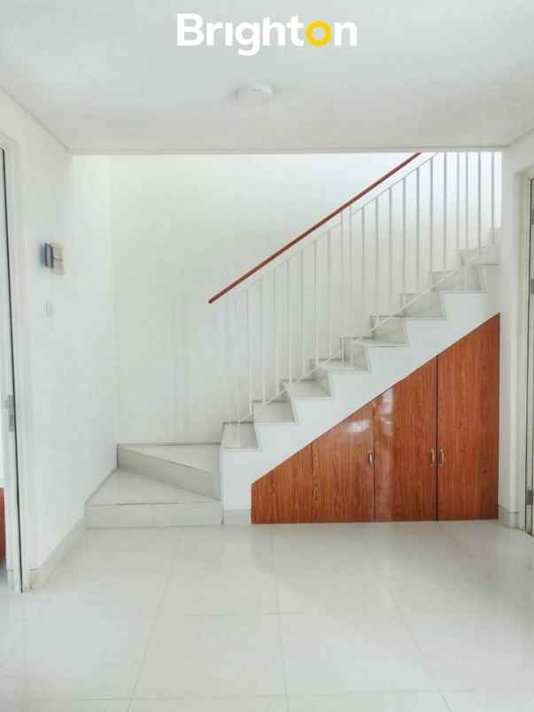 dijual rumah zimbali costa pakuwon city