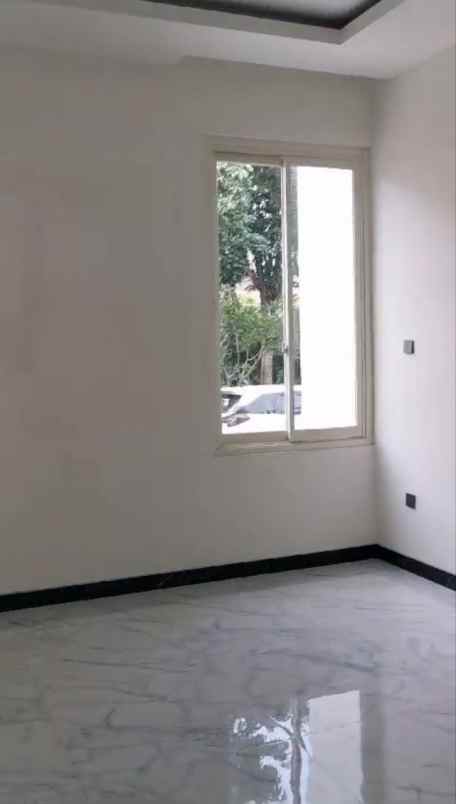 dijual rumah zimbali costa pakuwon city