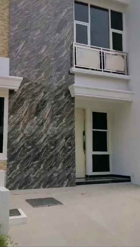 dijual rumah zimbali costa pakuwon city