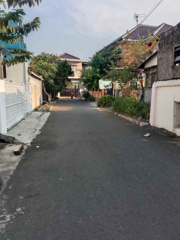 Dijual Rumah Tua Hitung Tanah Di Perumahan Buaran Duren Sawit Jakarta