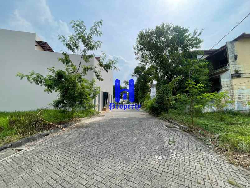 dijual tanah komplek graha metropolitan
