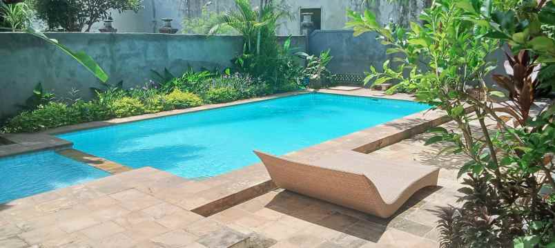 dijual villa daerah lovina sentral