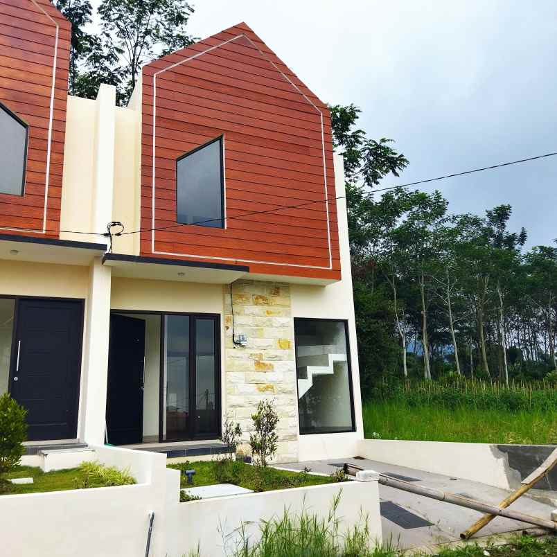 dijual villa di batu dekat alun alun batu