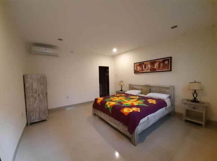 dijual villa halaman luas taman mumbul nusa dua bali