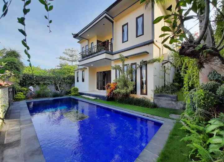 dijual villa halaman luas taman mumbul nusa dua bali