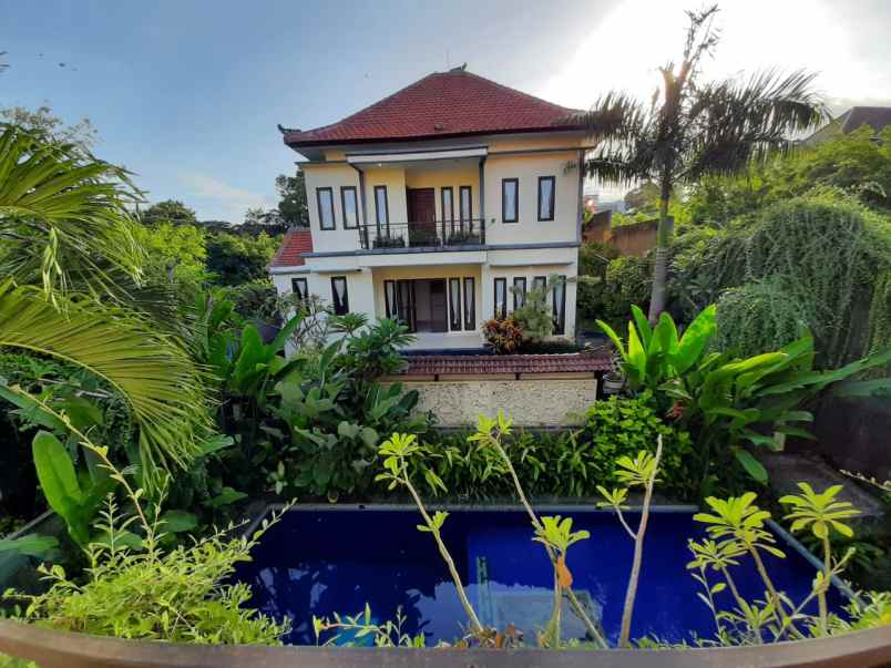 dijual villa halaman luas taman mumbul nusa dua bali