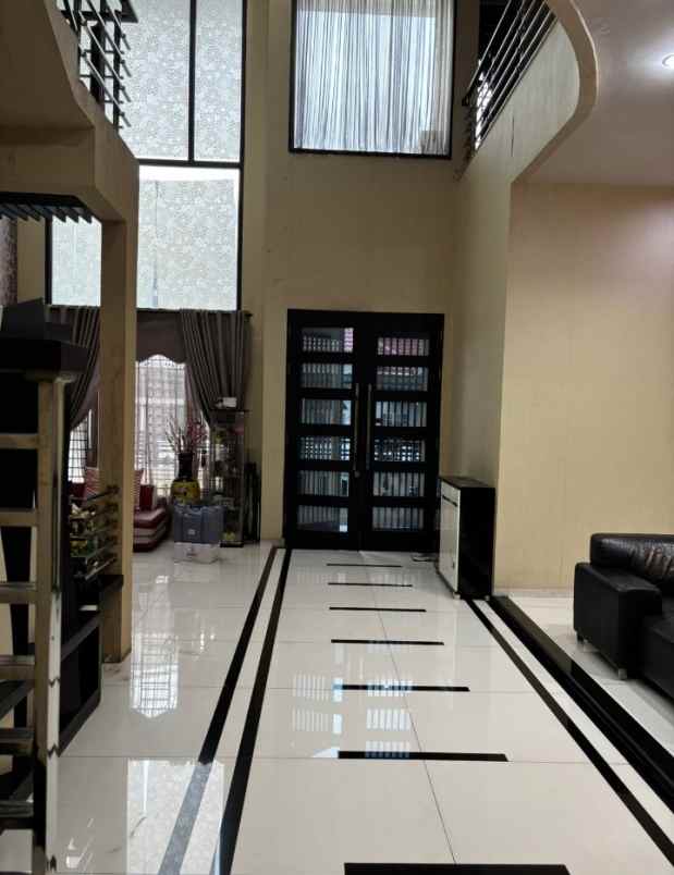 dijual villa komplek cemara asri jalan