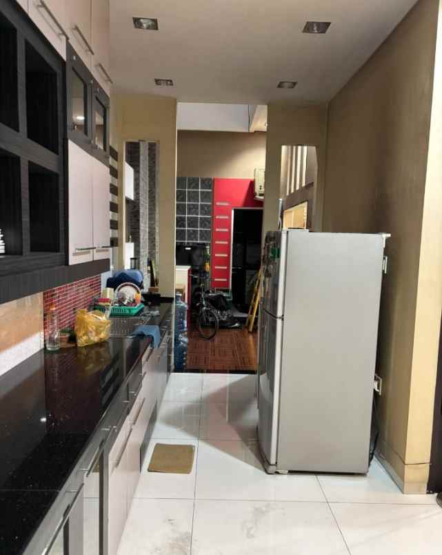 dijual villa komplek cemara asri jalan