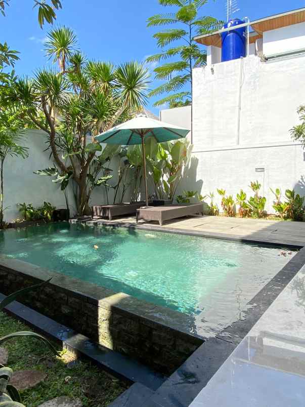 dijual villa lantai 2 lokasi pererenan canggu