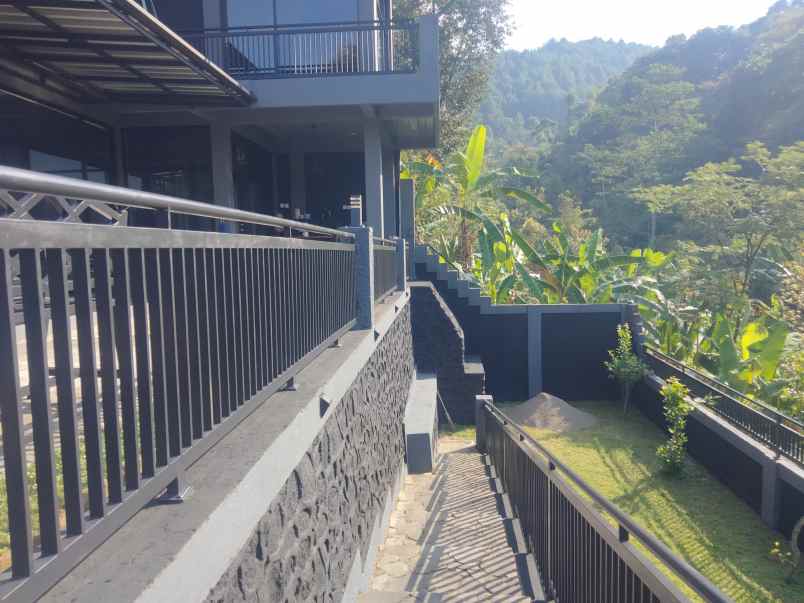 dijual villa linggarjati