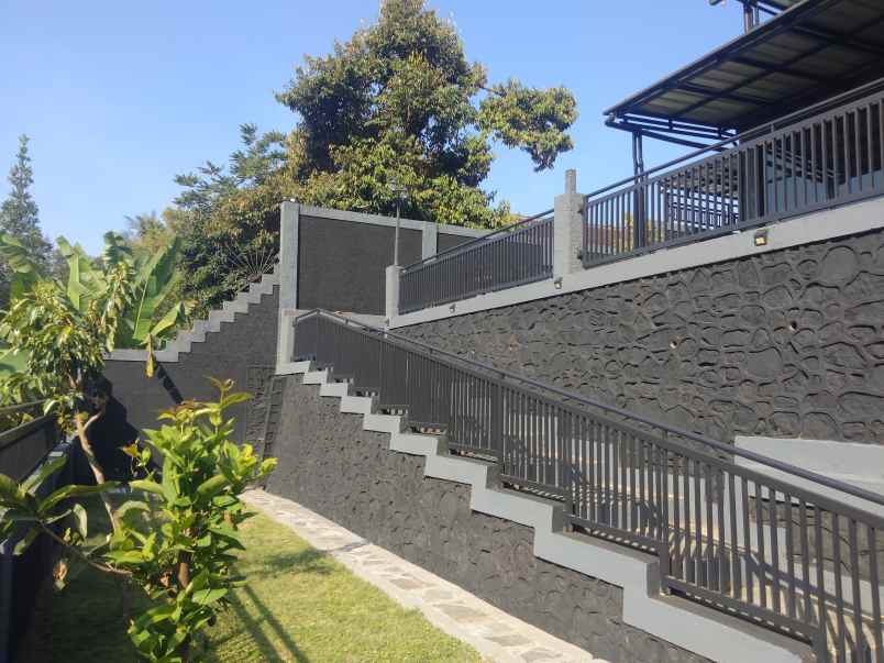 dijual villa linggarjati