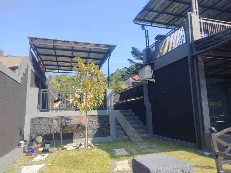 dijual villa linggarjati