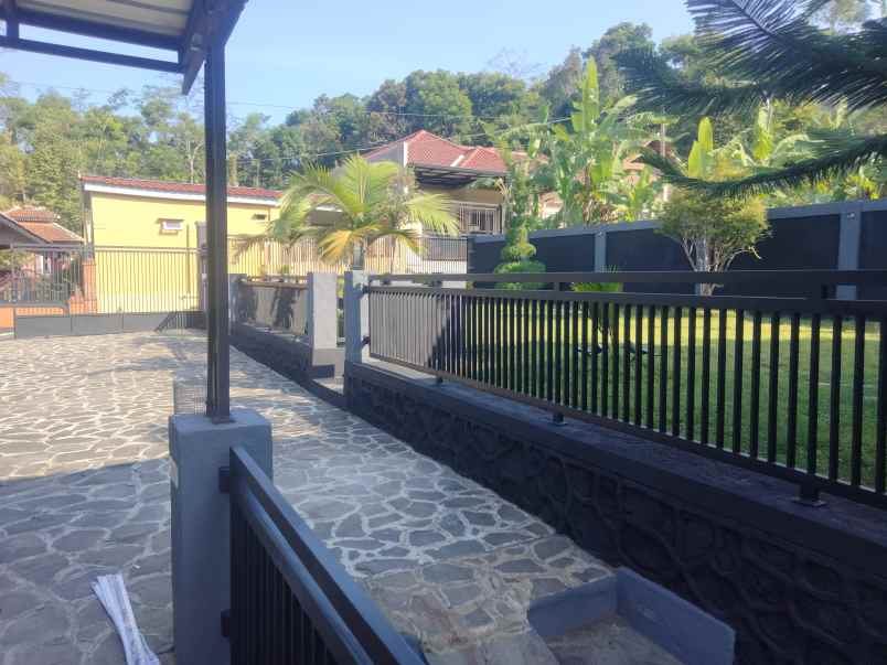 dijual villa linggarjati