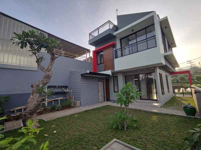 dijual villa mewah di kota malang