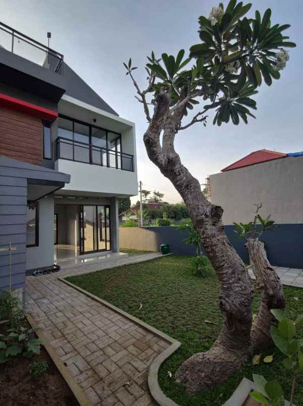 dijual villa mewah di kota malang