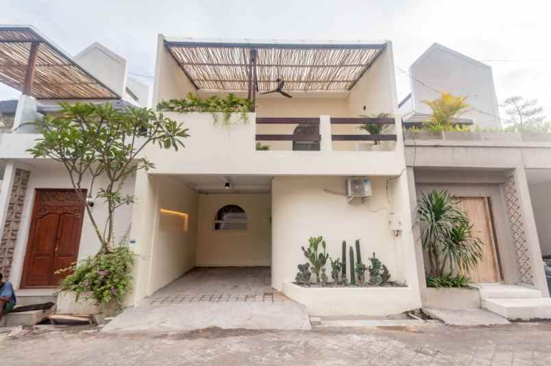 dijual villa mewah lantai 2 ungasan pecatu