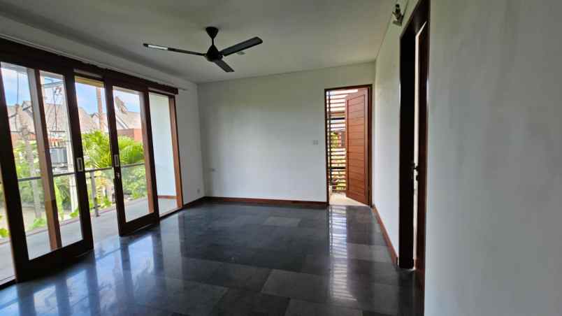 dijual villa minimalis lantai 2 cemagi