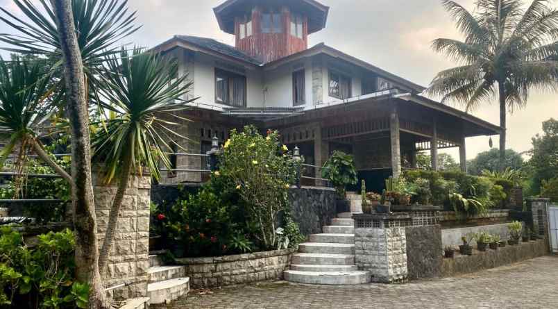dijual villa sukakarya kec megamendung