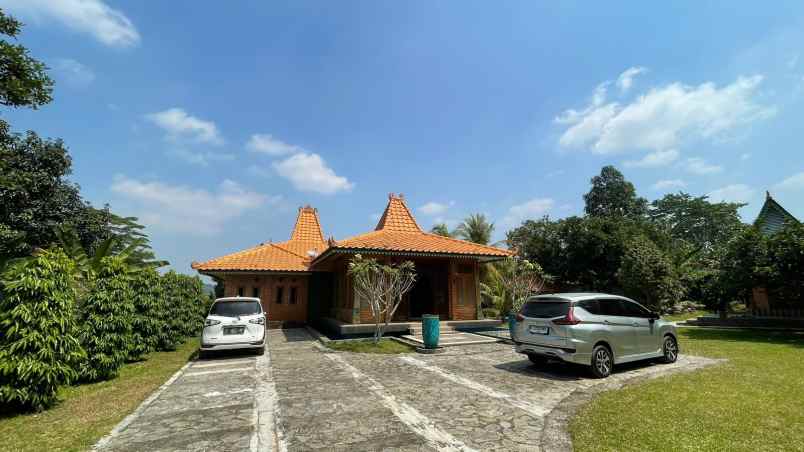 dijual villa sukatani