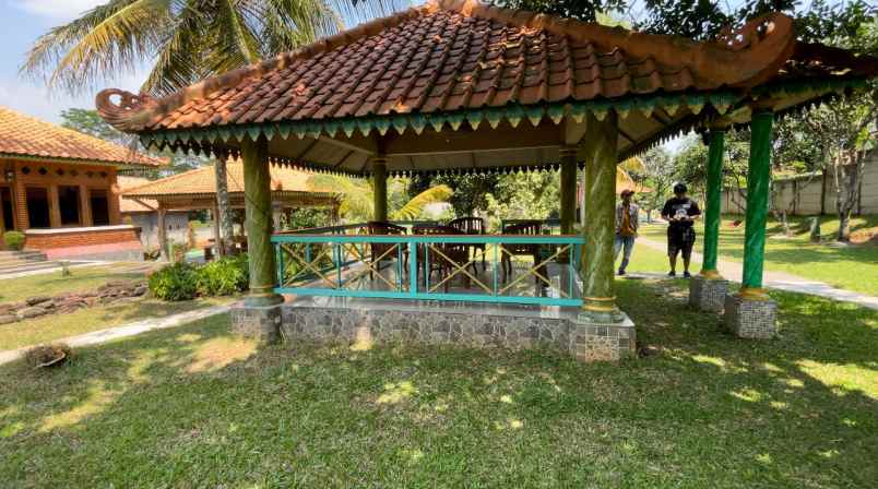 dijual villa sukatani