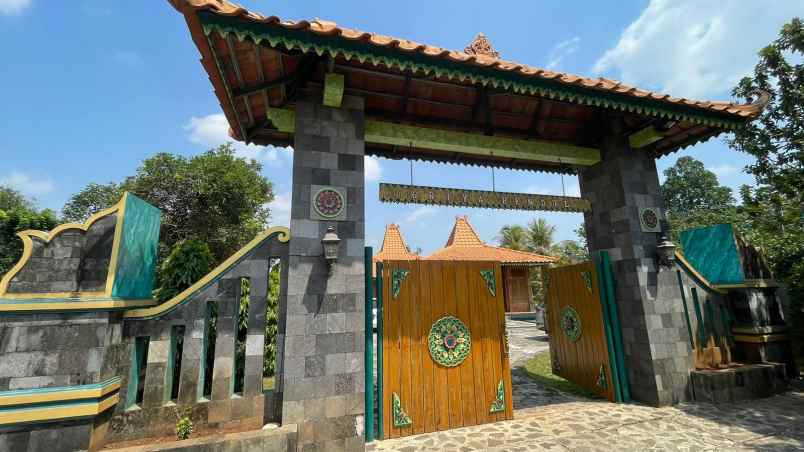 dijual villa sukatani