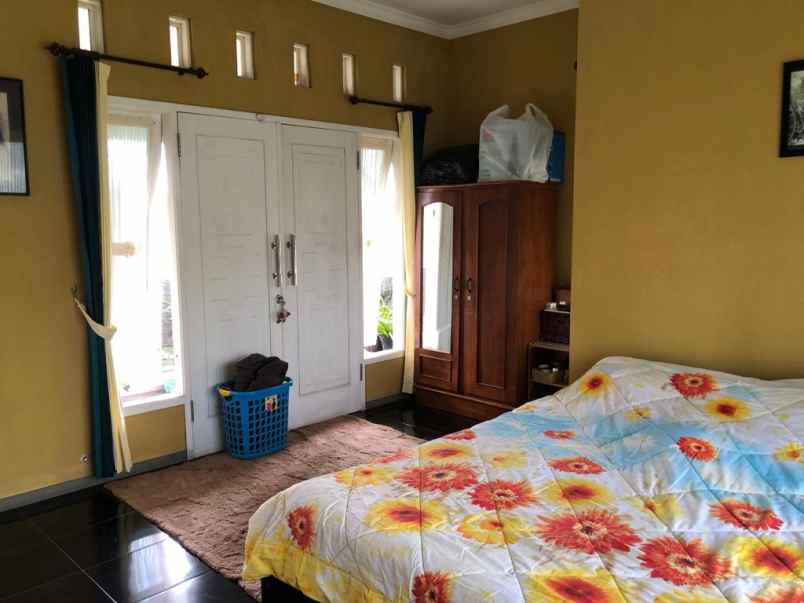 dijual villa tulungrejo