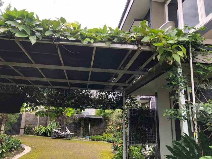 dijual villa tulungrejo