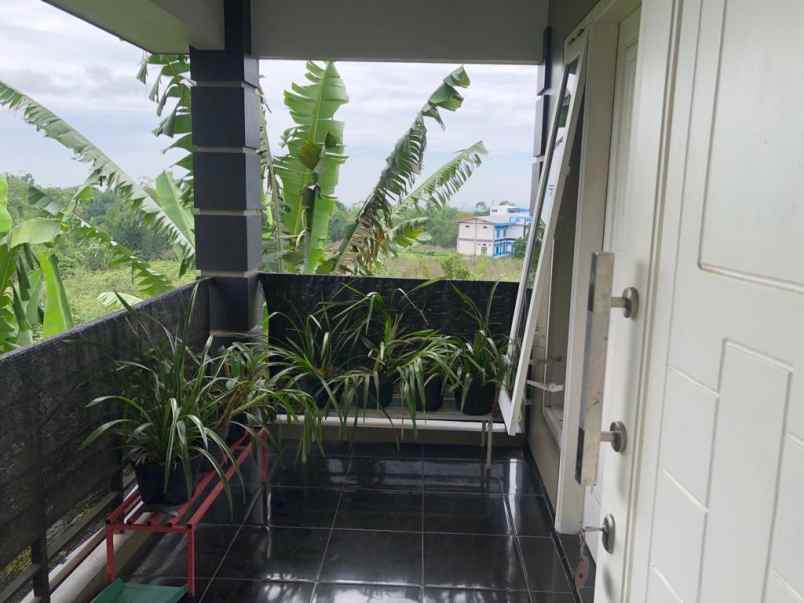 dijual villa tulungrejo