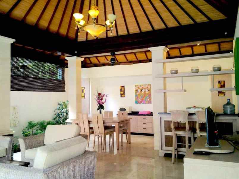 dijual villa umalas badung bali