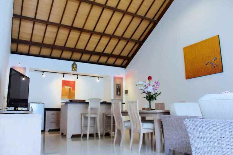 dijual villa umalas badung bali