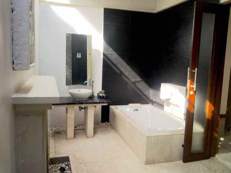 dijual villa umalas badung bali