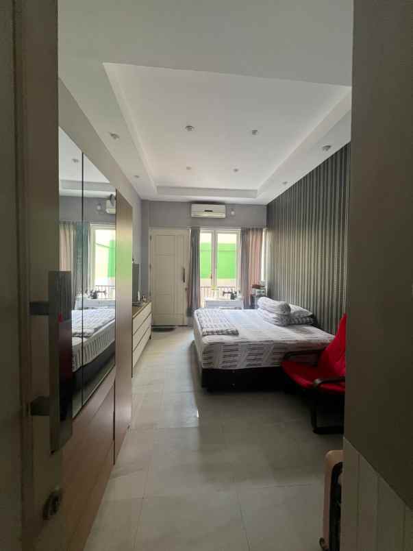 disewakan jual rumah dukuh kupang barat