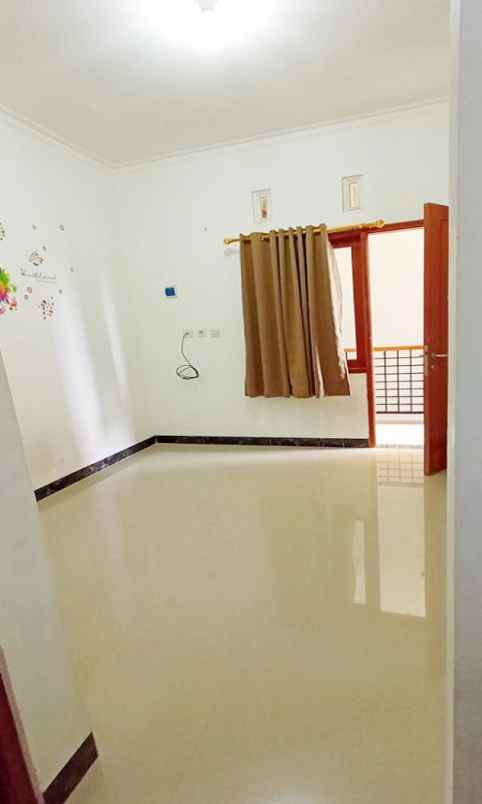 disewakan kost jl sekolah no 20 rt 010 rw